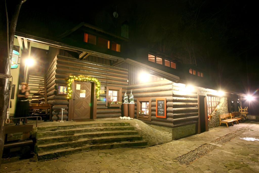 Koliba U Cerneho Medveda Hotel Zlín Kültér fotó