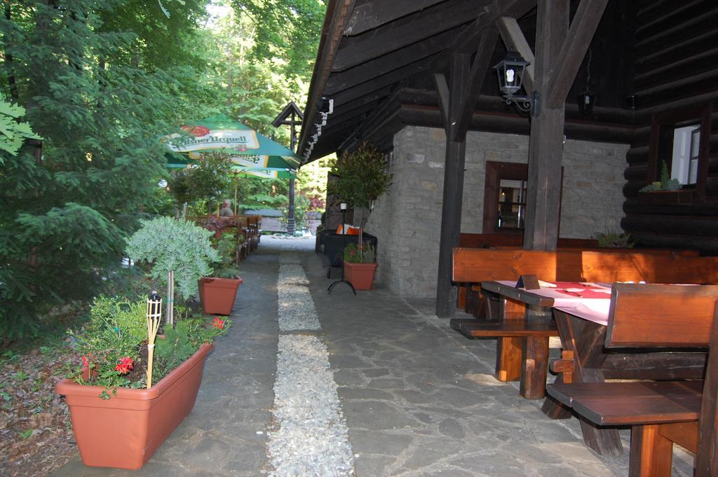 Koliba U Cerneho Medveda Hotel Zlín Kültér fotó